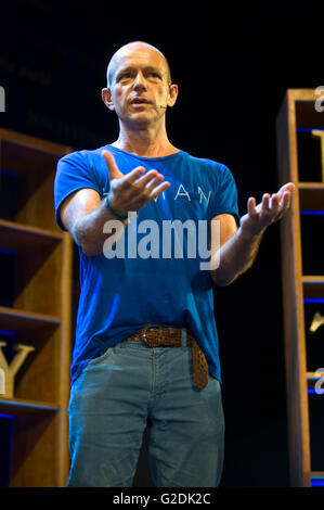 Steve Hilton academic & ex consigliere politico di parlare sul palco a Hay Festival 2016. Foto Stock