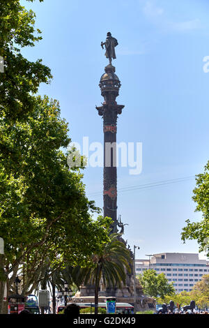 Il monumento di Colombo è amonument a Cristoforo Colombo in corrispondenza della estremità inferiore della Rambla, Barcelona, Catalogna, Spagna. Foto Stock