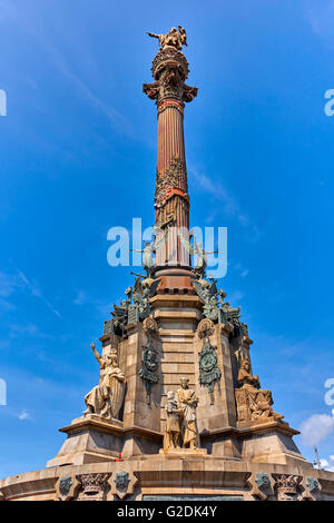 Il monumento di Colombo è amonument a Cristoforo Colombo in corrispondenza della estremità inferiore della Rambla, Barcelona, Catalogna, Spagna. Foto Stock