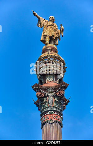 Il monumento di Colombo è amonument a Cristoforo Colombo in corrispondenza della estremità inferiore della Rambla, Barcelona, Catalogna, Spagna. Foto Stock