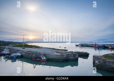 Il porto di pesca a clogherhead contea di Louth in Irlanda al tramonto Foto Stock