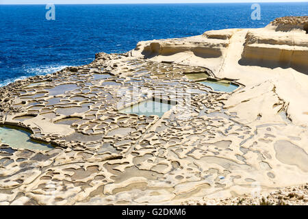 Le saline sull'ISOLA MALDIVIANA di Malta Foto Stock