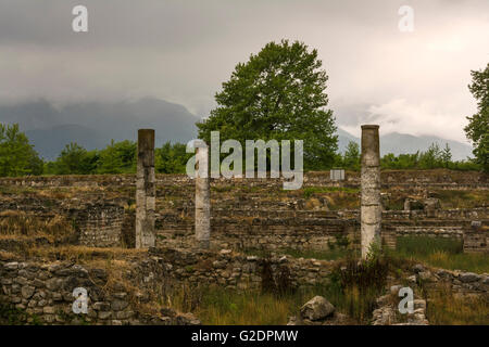 Colonna di antiche rovine nel Dion sito archeologico in Grecia Foto Stock