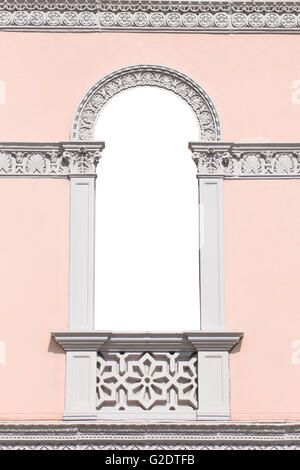 Decorate porta francese di un Italiano villa neoclassica con copia spazio interno adatto come una cornice o telaio. Foto Stock