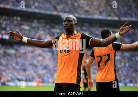 Hull City's Mohamed Diame punteggio celebra il suo lato del primo obiettivo di gioco durante il campionato Play-Off finale allo stadio di Wembley, Londra. Foto Stock