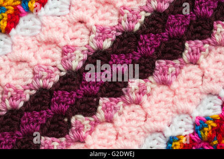 dettaglio di coperta a crochet colorata - coperta a crochet dettaglio chiudere su Foto Stock