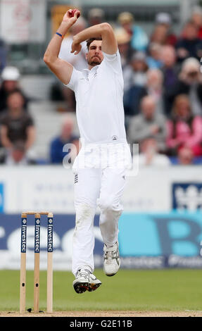 L'Inghilterra del Steven Finn durante il giorno tre del Investec secondo Test Match a Emirates Riverside, Chester-Le-Street. Foto Stock