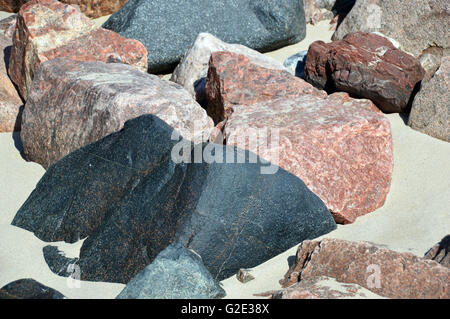 Una Collezione mista di Lewisian Gneiss rocce di Uig Bay (Camas Uig) sul Nord Harris, Ebridi Esterne, Western Isles, Scotland, Regno Unito Foto Stock