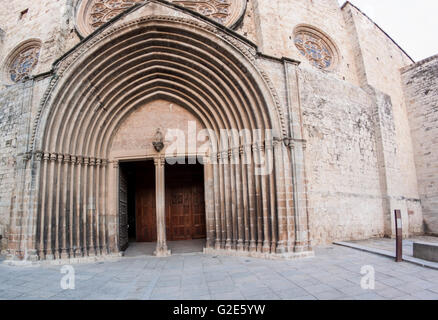 Vecchia Chiesa Spagnola ingresso con archi Foto Stock