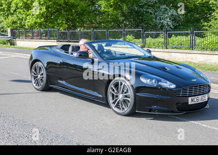 Pendle, Lancashire, Regno Unito. 29 Maggio, 2016. Il rombo di finemente sintonizzati V8's risuona attraverso la Pennine colline del Lancashire come questo anni PowerFest ottiene in corso. Mclaren, Aston Martin, Ferrari e Porsche sono state tutte in mostra i loro migliori domenica, insieme con molti Mini (classic & moderno) in linea con questo tema anni dal lavoro italiano. Credito: Cernan Elias/Alamy Live News Foto Stock