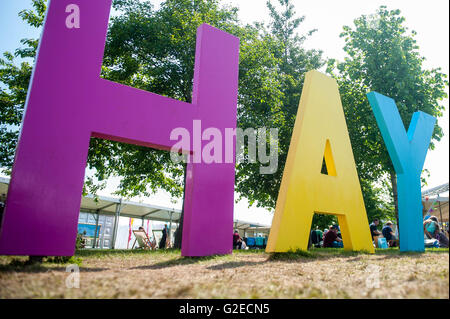 Hay on Wye, Regno Unito. Domenica 29 maggio 2016 nella foto: segno di fieno al festival Re: Il 2016 Hay Festival avrà luogo a Hay on Wye, POWYS, GALLES Credito: D Legakis/Alamy Live News Foto Stock