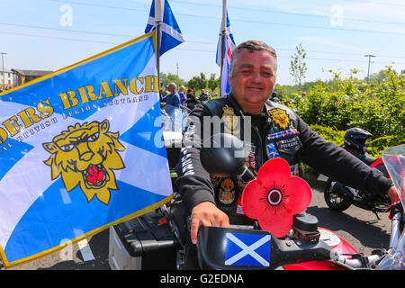 Glasgow, Regno Unito. 29 Maggio, 2016. Motociclisti di tutta la Scozia ha incontrato a Erskine vicino a Glasgow per una moto rally a sostegno di Erskine ospedale per veterani militari. È stato stimato che più di mille moto ha preso parte alla parata intorno a Erskine prima di finire nella motivazione di Erskine ospedale per un pomeriggio in Estate fete. Credito: Findlay/Alamy Live News Foto Stock