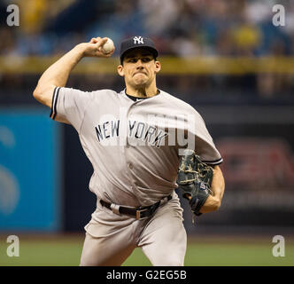 San Pietroburgo, Florida, Stati Uniti d'America. 29 Maggio, 2016. LOREN ELLIOTT | Orari .New York Yankees a partire lanciatore Nathan Eovaldi (30) eroga nel primo inning di una partita di baseball tra il Tampa Bay Rays e New York Yankees al Tropicana in Campo San Pietroburgo, Fla., domenica 29 maggio, 2016. Credito: Loren Elliott/Tampa Bay volte/ZUMA filo/Alamy Live News Foto Stock