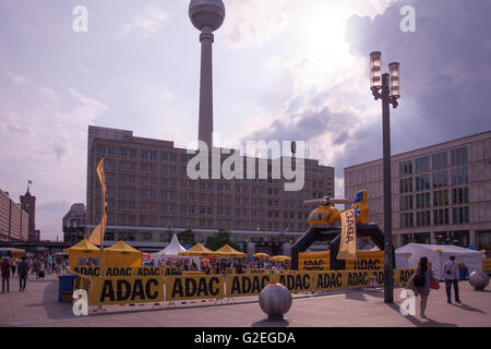 Berlino, Germania. 29 Maggio, 2016. Gioco del mondo giorno e la Giornata per i bambini su Alexanderplatz di Berlino, Germania. Credito: Aitor Diego Sanchez/Alamy Live News Foto Stock