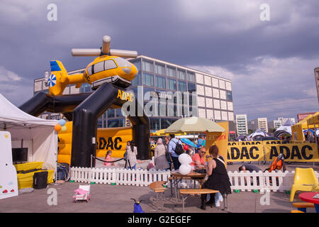 Berlino, Germania. 29 Maggio, 2016. Gioco del mondo giorno e la Giornata per i bambini su Alexanderplatz di Berlino, Germania. Credito: Aitor Diego Sanchez/Alamy Live News Foto Stock