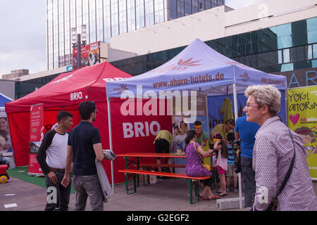 Berlino, Germania. 29 Maggio, 2016. Gioco del mondo giorno e la Giornata per i bambini su Alexanderplatz di Berlino, Germania. Credito: Aitor Diego Sanchez/Alamy Live News Foto Stock