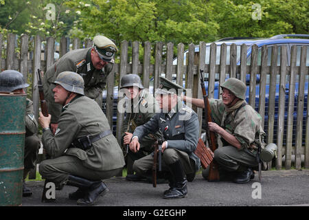 Ramsbottom, UK. 29 Maggio, 2016. WW2 reenactors vestito in tedesco uniformi in Ramsbottom, REGNO UNITO, 29 maggio 2016 Credit: Barbara Cook/Alamy Live News Foto Stock