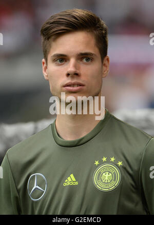 Augsburg, Germania. 29 Maggio, 2016. La Germania Juian Weigl presso l'international partita di calcio tra tedeschi e la Slovacchia nel WWK Arena di Augsburg, Germania, 29 maggio 2016. Foto: ANDREAS GEBERT/dpa/Alamy Live News Foto Stock