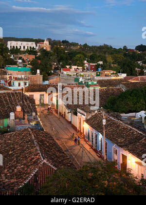 Antenna verticale vista di Trinidad di notte, Cuba. Foto Stock