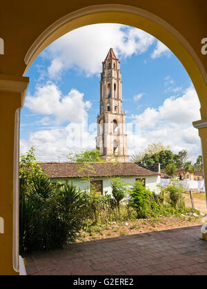 Vista verticale della Manaca Iznaga campanile in Valle de los Ingenios, Cuba. Foto Stock