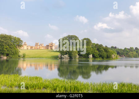 Il Palazzo di Blenheim e il parco paesaggistico, Woodstock, Oxfordshire, England, Regno Unito Foto Stock