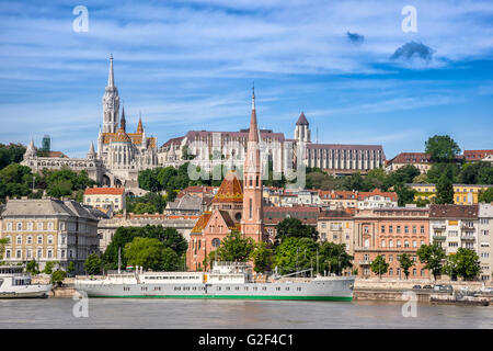 Matyas la Chiesa e il Castello di Buda a Budapest Foto Stock