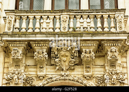 Lecce, il palazzo del seminario di architettura barocca di dettaglio Foto Stock