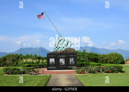 La guerra del Pacifico Memorial, situato in Oahu in Marine Corps base Hawaii. Le montagne Koolau può essere visto in background. Foto Stock