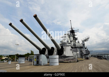 Marco 7 16 pollici (calibro 50) Pistola canne sul ponte della nave da guerra USS Missouri, Pearl Harbor, Oahu, Hawaii. Foto Stock