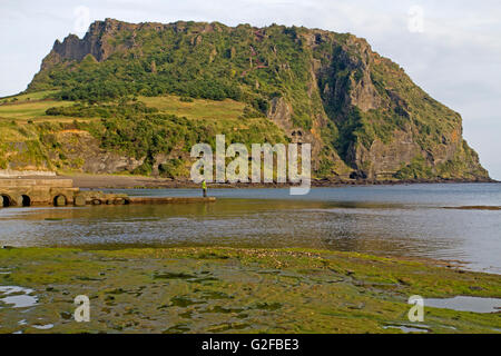 Seongsan Sunrise sul picco di Jeju Island Foto Stock