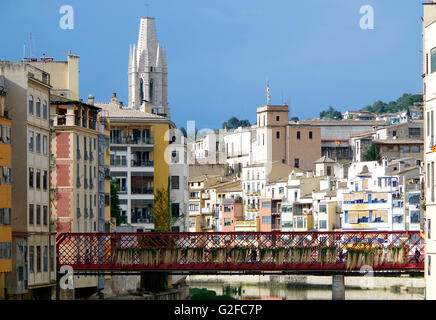 Girona, Spagna, Eiffel, il ponte sul fiume Onyar Foto Stock