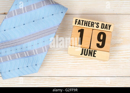 Cravatta e blocchi di legno cartolina del calendario Foto Stock