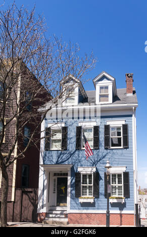 Dipinto luminosamente il legname di era di Victorian townhouse n. 12 Tremont Street, Charleston, Boston, Massachusetts, STATI UNITI D'AMERICA Foto Stock