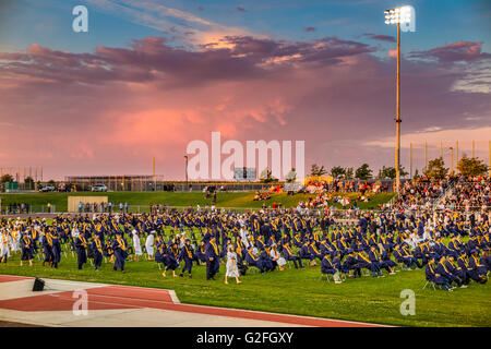 Alta Scuola di cerimonie di laurea a Joseph A. Gregori di alta scuola in Salida California Foto Stock