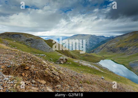 Sierra de Tendenera spagnole nelle montagne dei Pirenei. Foto Stock