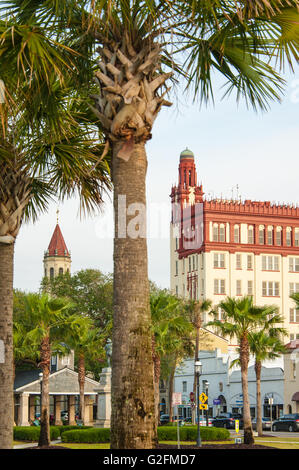 Centro di St. Augustine, Florida, lungo l'autostrada A1A dal lungomare di Matanzas Bay vicino al Bridge of Lions. (USA) Foto Stock