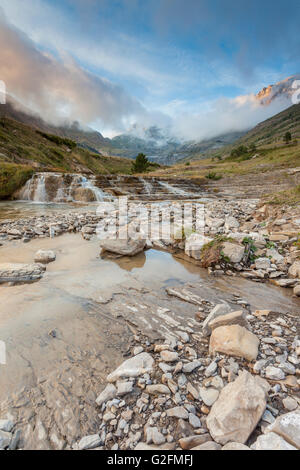 Aisa valle tra le montagne dei Pirenei, Huesca, Aragona, Spagna. Foto Stock