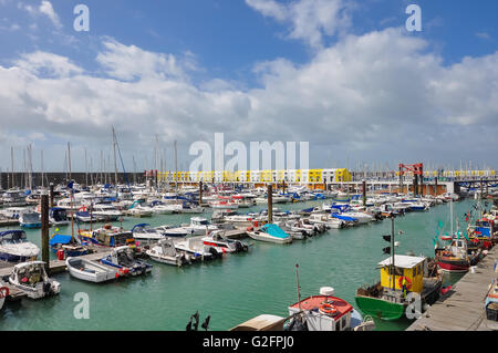 Yacht ormeggiati a Brighton Marina, Regno Unito Foto Stock