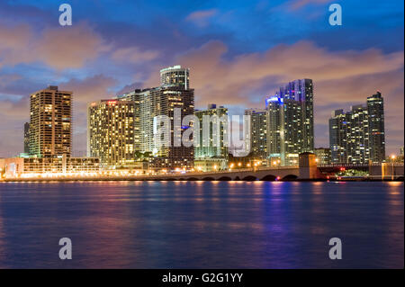 Skyline di Miami come si vede dall'isola Watson Foto Stock