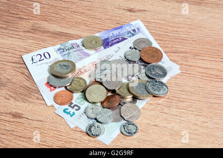 Pila di denaro del Regno Unito Foto Stock