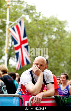 Vista generale del runner prima dell'inizio del 10k gara durante la vitalità 2016 Londra 10.000. Foto Stock