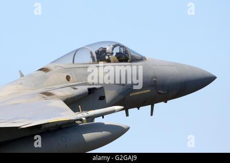 Close up di un F-15 jet da combattimento di decollo Foto Stock