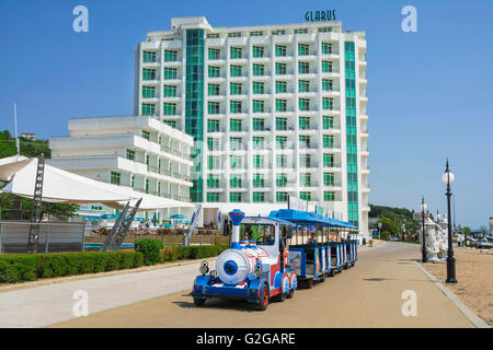 Bellissimo lungomare della famosa località turistica estiva - Golden Sands Beach. Sullo sfondo è Glarona Hotel Foto Stock