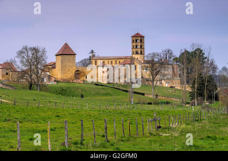 Romanische Kirche in Anzy-le-Duc Burgund, Frankreich - Anzy romanico-le-Duc chiesa in Borgogna, Francia Foto Stock