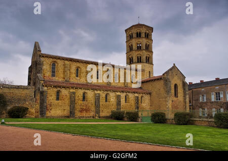 Romanische Kirche in Anzy-le-Duc Burgund, Frankreich - Anzy romanico-le-Duc chiesa in Borgogna, Francia Foto Stock