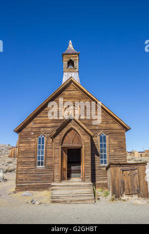 Vecchia chiesa abbandonata in città fantasma Bodie, CALIFORNIA, STATI UNITI D'AMERICA Foto Stock