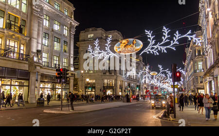 Luci di Natale su Regent St nel West End di Londra a Natale, Londra, Regno Unito Foto Stock