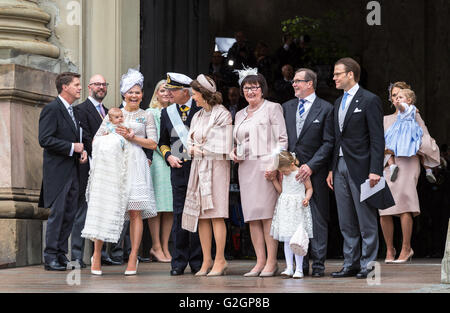 Baby Prince Oscar della Svezia - battesimo con la famiglia dopo la cerimonia Foto Stock