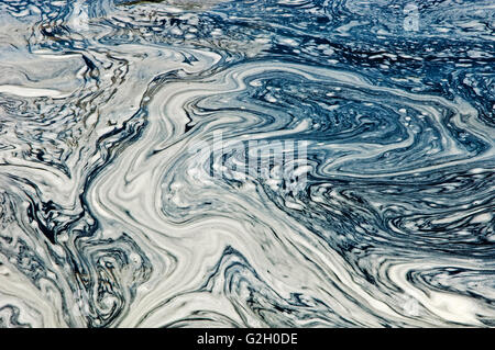 Acque vorticose del Fiume Onaping in fondo Onaping alte cascate al A.Y Jackson Lookout vicino Dowling Ontario Canada Foto Stock