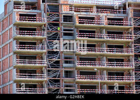 Edificio in costruzione con balconi, primo piano Foto Stock